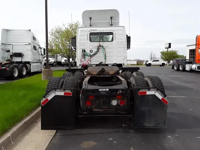 2020 VOLVO VNL64T-300