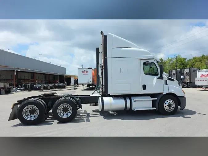 2020 Freightliner Cascadia 12657ffc5e106c5817fb9c0d4a3bf2fcd1f