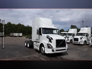 2016 Volvo VNL300