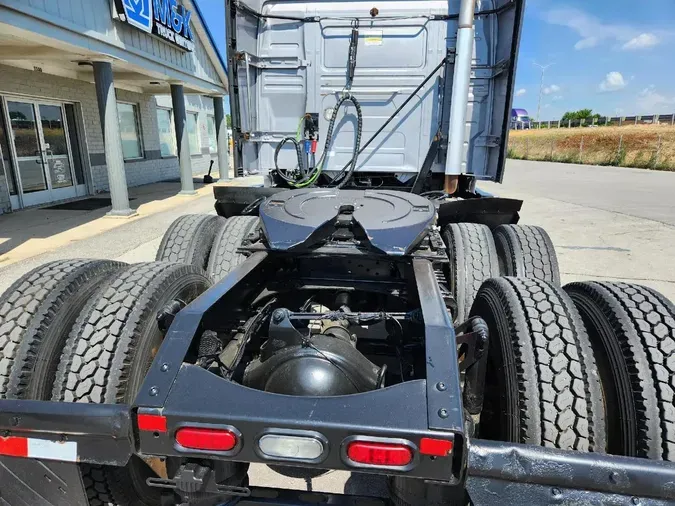 2019 VOLVO VNL64T760