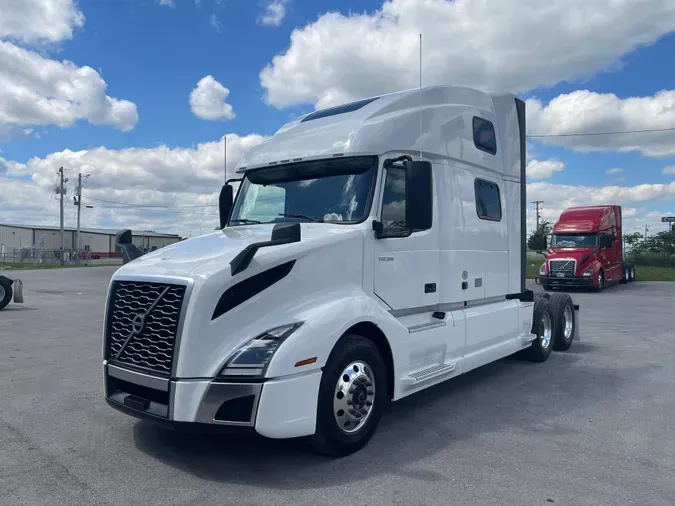 2023 VOLVO VNL64T860