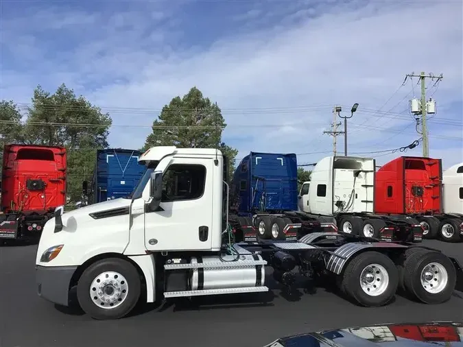 2020 FREIGHTLINER CA126