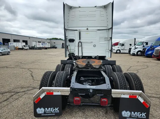 2023 VOLVO VNL64T860