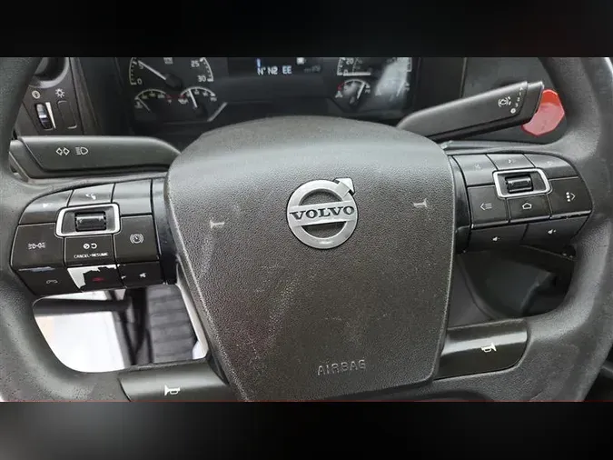 2021 VOLVO VNR64T300