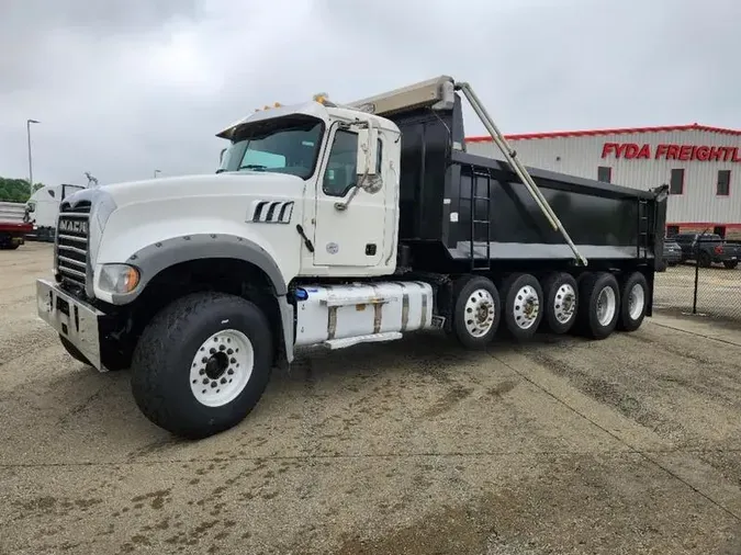 2016 MACK GRANITE GU713