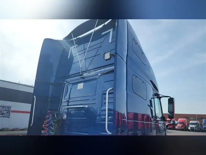 2023 VOLVO VNL760