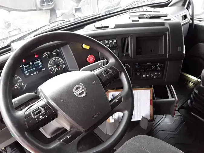 2020 VOLVO VNR64T-640