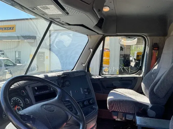 2018 Freightliner X12542ST