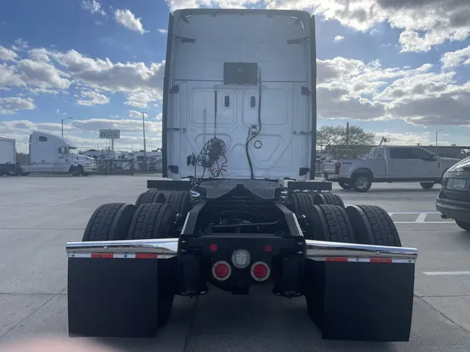 2020 Freightliner Cascadia 126