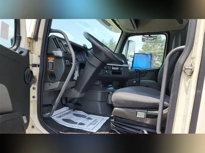2020 VOLVO VNL300