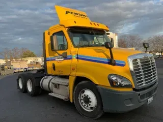 2018 Freightliner X12564ST