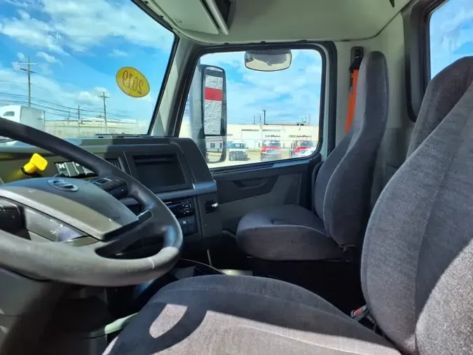 2019 VOLVO VNL64T-300