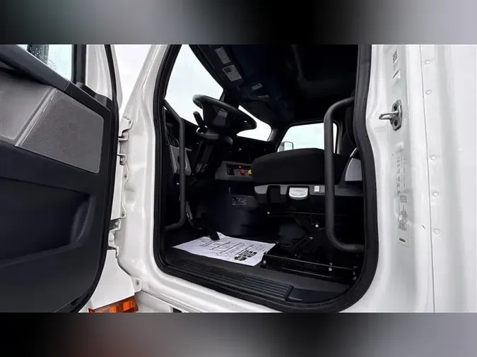 2022 FREIGHTLINER CA126