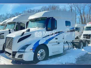 2025 VOLVO VNL64T740