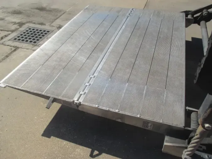 2017 FREIGHTLINER/MERCEDES M2 1065840e3d1477faac3424663a378333074