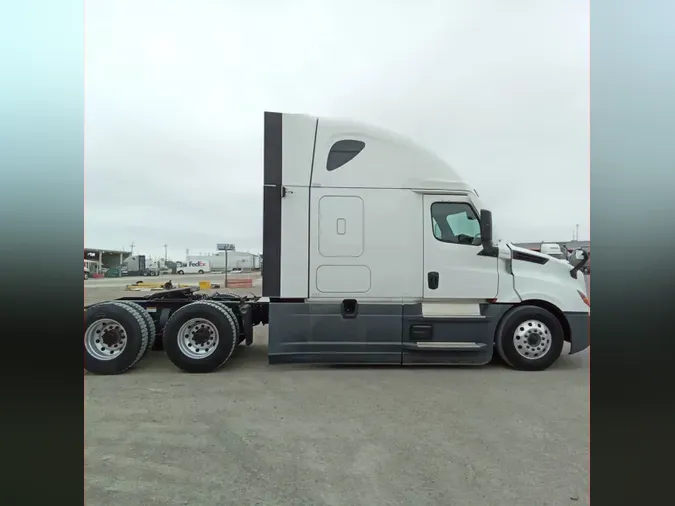 2022 Freightliner Cascadia 126