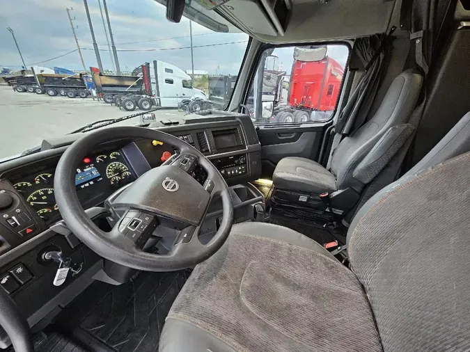 2021 VOLVO VNL64T760