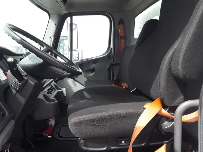 2020 FREIGHTLINER/MERCEDES M2 106