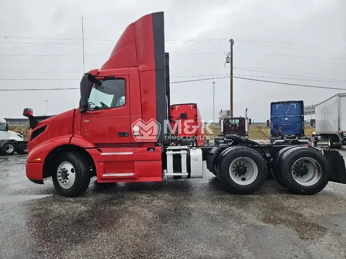 2020 VOLVO VNR64T300