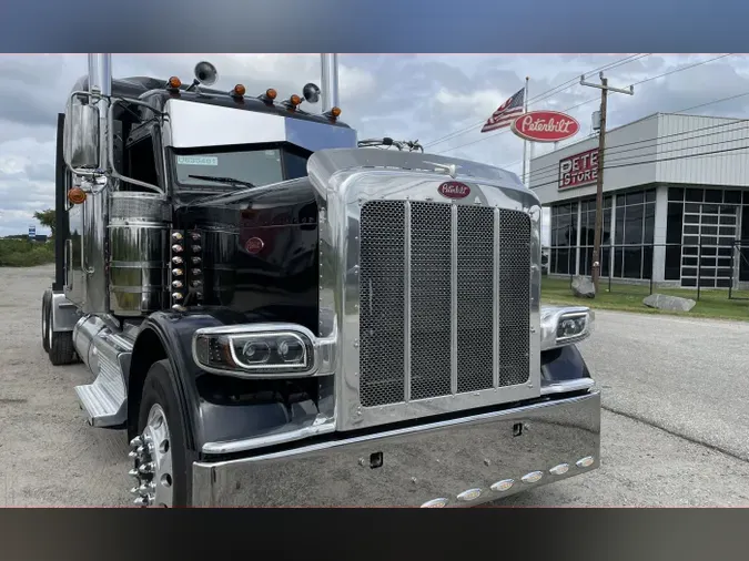 2020 Peterbilt 389