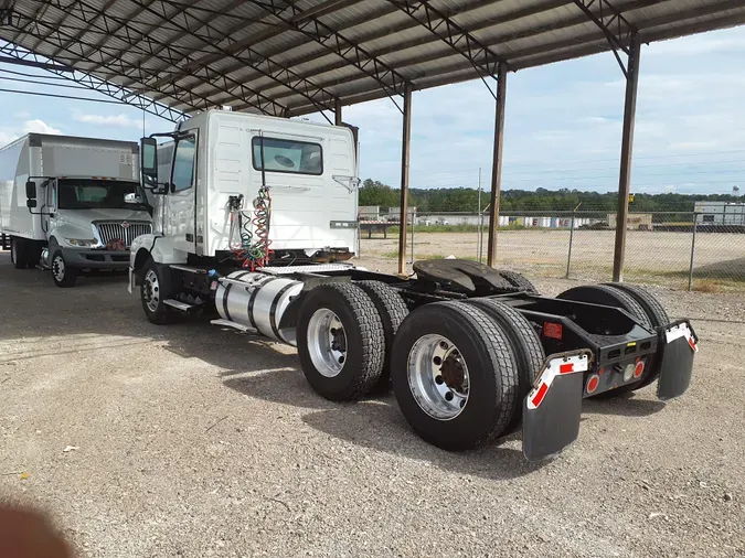 2015 VOLVO VNL64TRACTOR