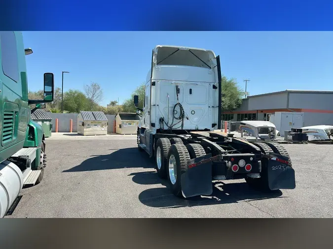 2020 Freightliner Cascadia 126