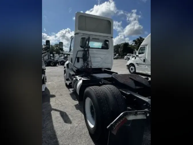 2019 NAVISTAR INTERNATIONAL RH613 DAYCAB S/A