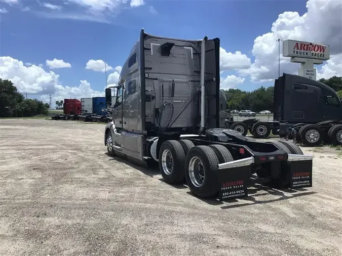 2021 VOLVO VNL760