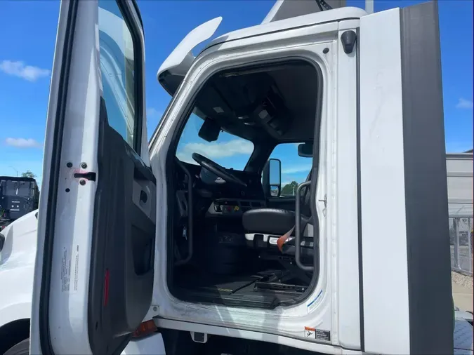 2021 Freightliner Cascadia585c6f7d3d430427172488a7f80762aa