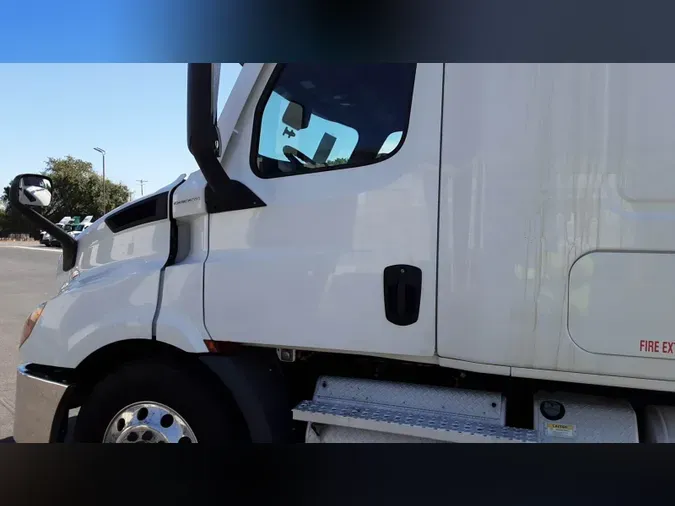 2021 Freightliner Cascadia 126585e310dd3144a393837bfefad5edf6e