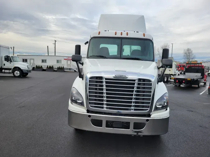 2017 FREIGHTLINER/MERCEDES CASCADIA 125