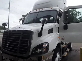 2017 FREIGHTLINER CASCADIA 113