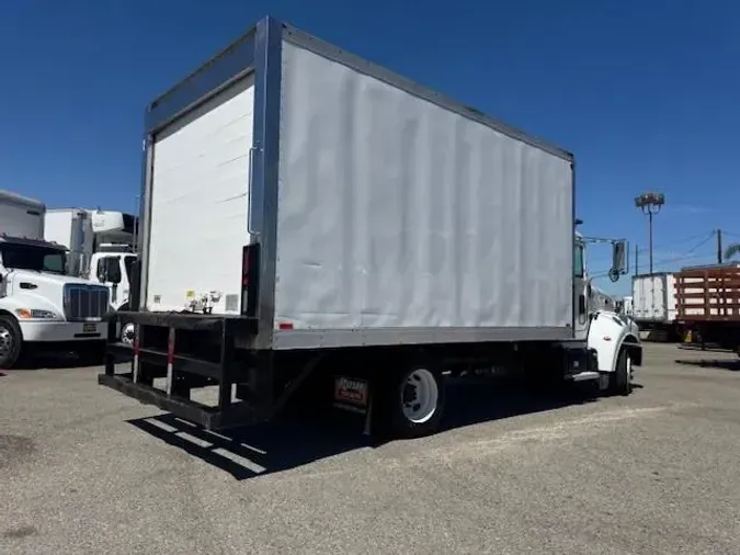 2018 Peterbilt 325
