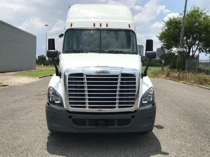 2018 Freightliner X12564ST