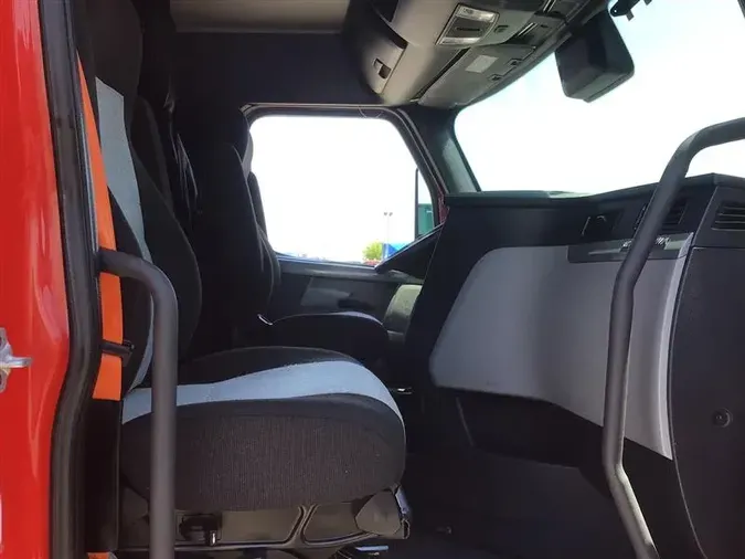 2022 FREIGHTLINER CA126