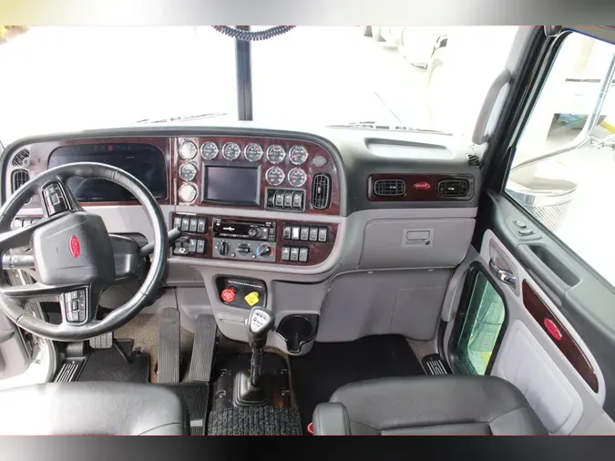 2024 Peterbilt 389