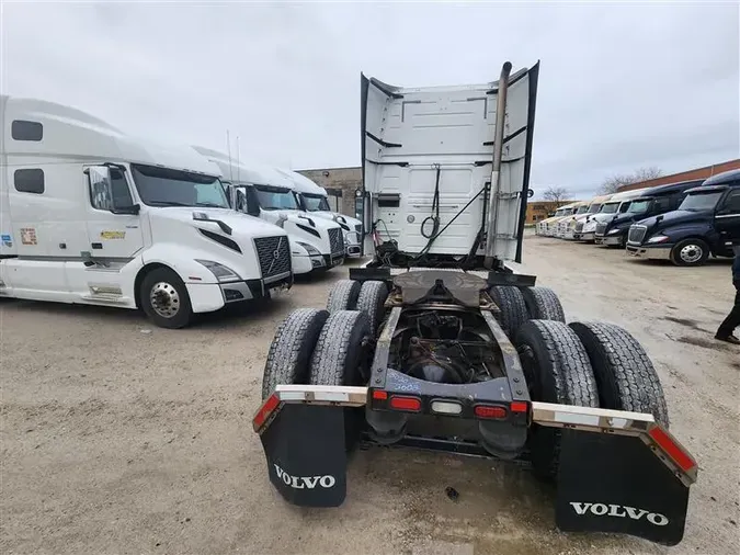 2018 VOLVO VNL670