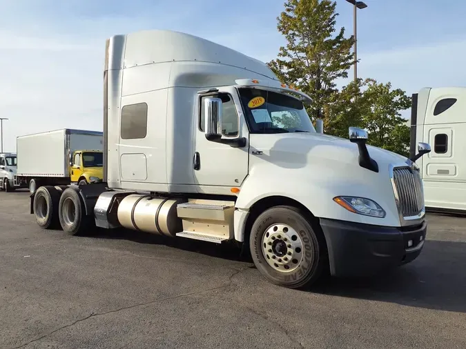 2019 NAVISTAR INTERNATIONAL LT625 SLPR CAB