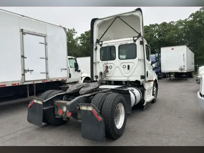 2022 FREIGHTLINER/MERCEDES CASCADIA PX11642ST