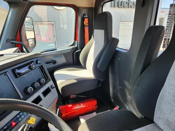 2020 FREIGHTLINER Cascadia 126