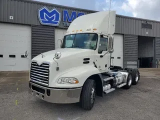 2017 MACK CXU613