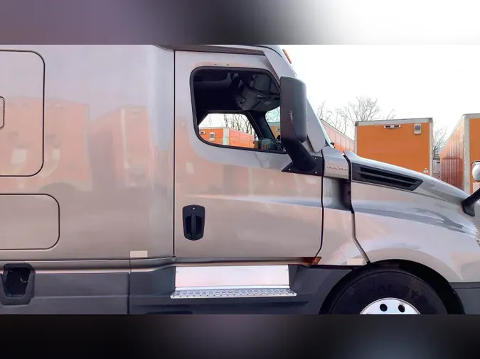 2022 Freightliner Cascadia 126