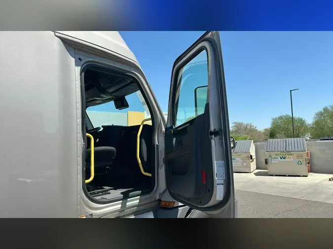 2025 Freightliner Cascadia 126