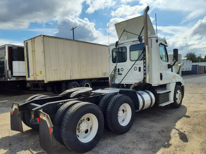 2018 FREIGHTLINER/MERCEDES CASCADIA 125