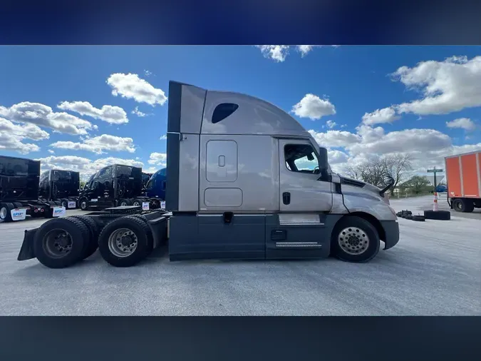2025 Freightliner Cascadia 126