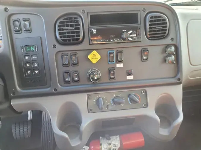 2020 FREIGHTLINER/MERCEDES M2 106