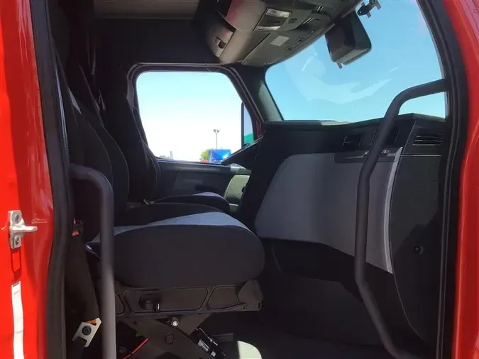 2022 FREIGHTLINER CA126
