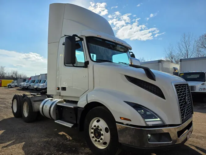 2019 VOLVO VNL64T-300