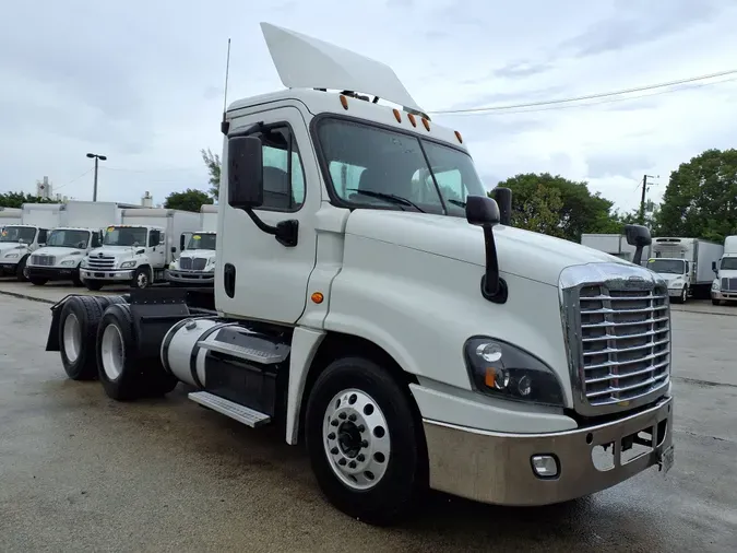 2018 FREIGHTLINER/MERCEDES CASCADIA 125