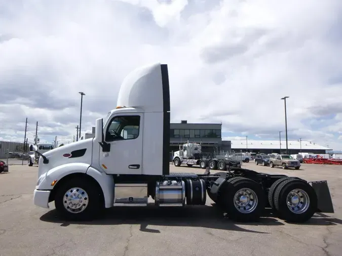 2020 Peterbilt 57958a23d9336042359d7fc66ce7abd3330